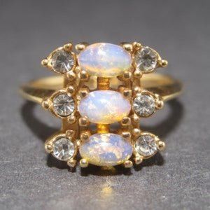 1978 Avon Opaline Gold Tone Ring